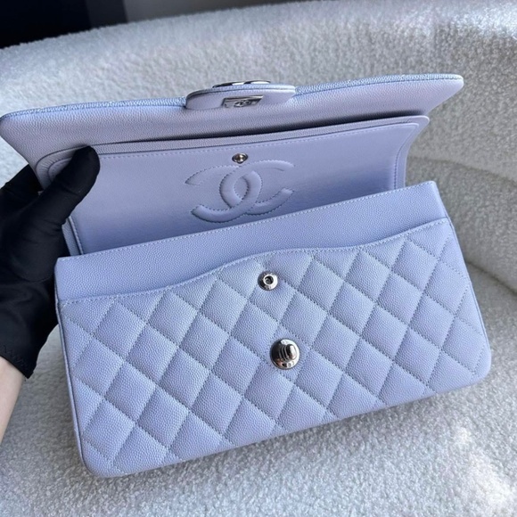 Chanel Medium - Picture 2 of 4